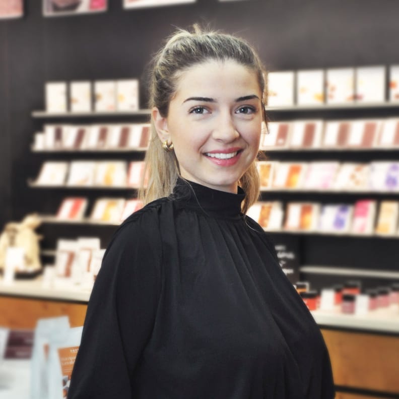 _DSC0115-2 19 Rabija die Assistentin der Geschäftsführung von Pott au Chocolat