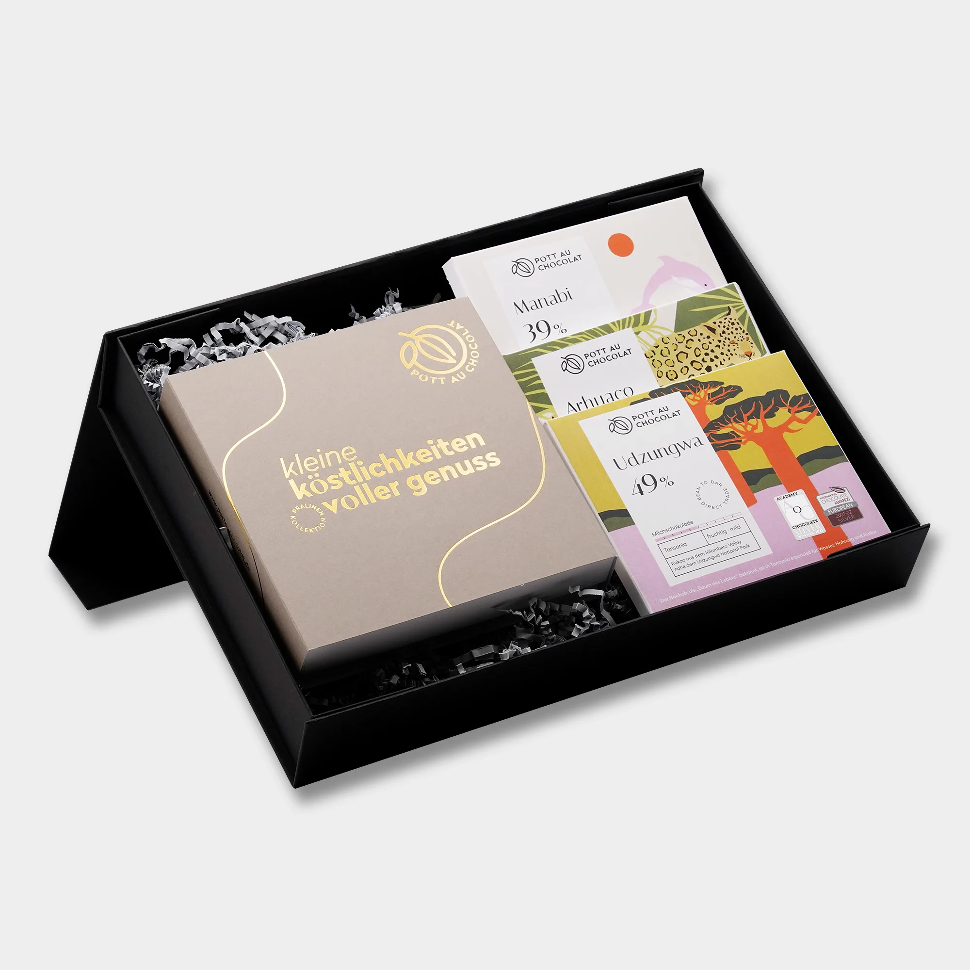 Geschenkbox mit verschiedenen Produkten von Pott au Chocolat: Pralinenbox und drei Tafeln Schokolade