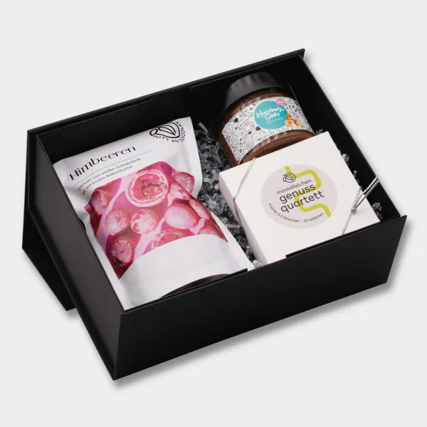 Kleine Geschenkbox mit drei verschiedenen Produkten von Pott au Chocolat: 'Genuss-Quartett' mit 4 verschiedenen Täfelchen, ein Haselnuss-Schoko Aufstrich und Feinkost – Himbeeren in weißer Schokolade