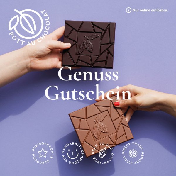 Foto von zwei Händen, die zwei unterschiedliche Tafeln Schokolade halten – eine aus dunkler Schokolade, eine aus Milchschokolade. Hintergrund in Lila. In der Mitte des Bildes steht der Text 'Genuss Gutschein'. Oben links ist das Logo von Pott au Chocolat zu sehen. Oben rechts steht der Hinweis 'Nur online einlösbar'. Unten mittig vier weiße Icons mit den Beschreibungen: 'Preisgekrönte Produkte', 'Handarbeit aus Dortmund', 'Bean to Bar – Edelkakao', 'Direct Trade – Volle Aromen