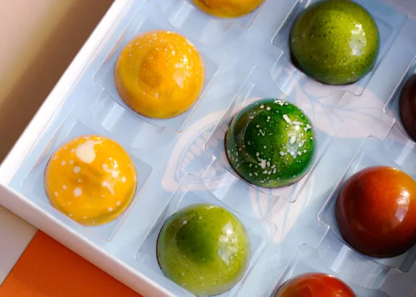 Bunte Sherry-Pralinen in einer Box