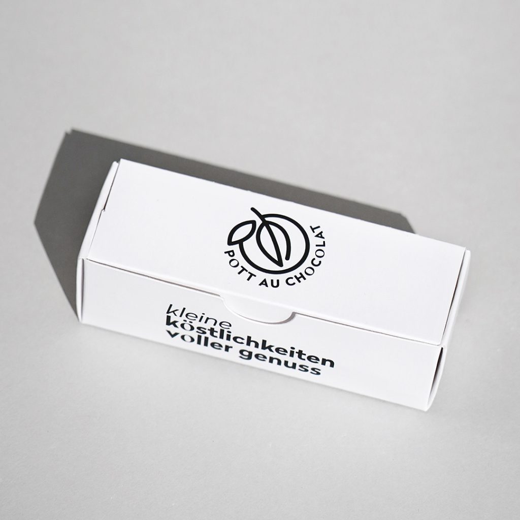Weiße Schachtel für 3 Pralinen mit Logo von Pott au Chocolat