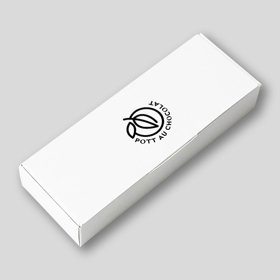 Weiße rechteckige Schachtel mit Logo von Pott au Chocolat
