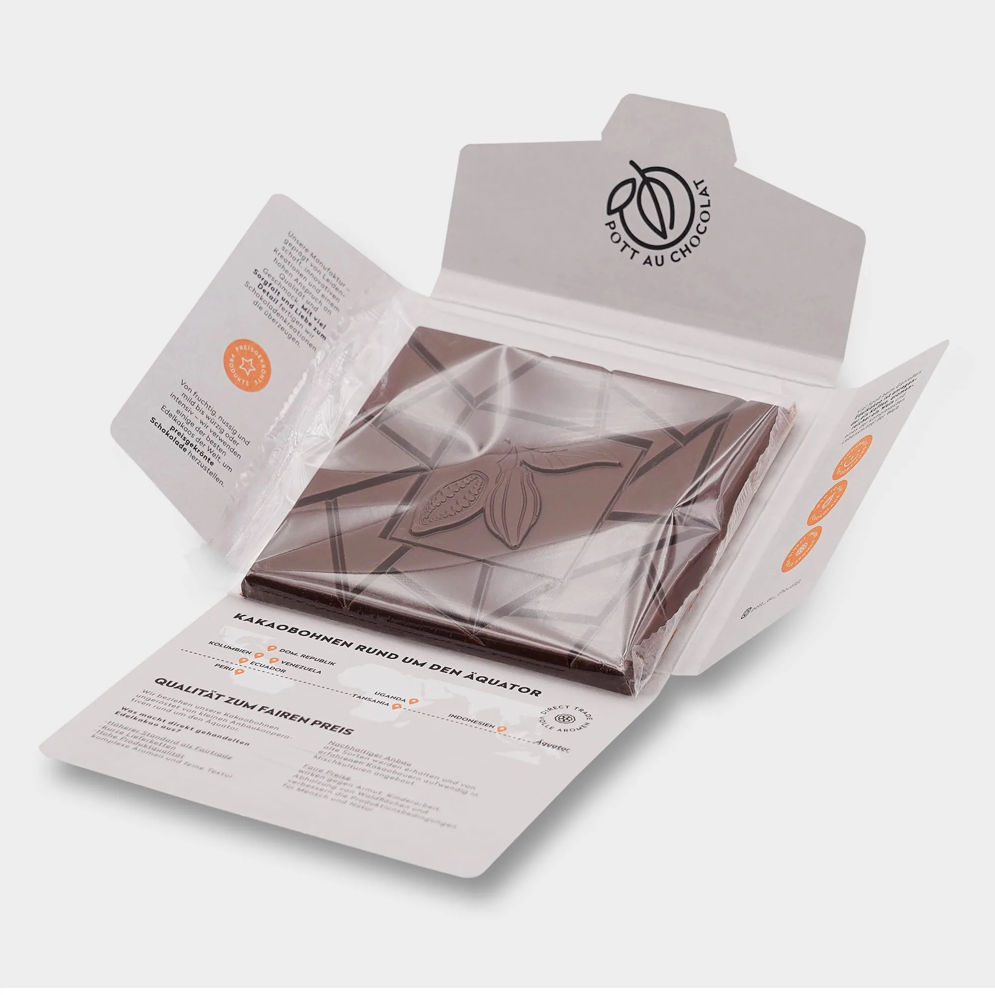 Aufgeklappte Schokoladentafel-Verpackung mit einer Schokoladentafel in der Mitte