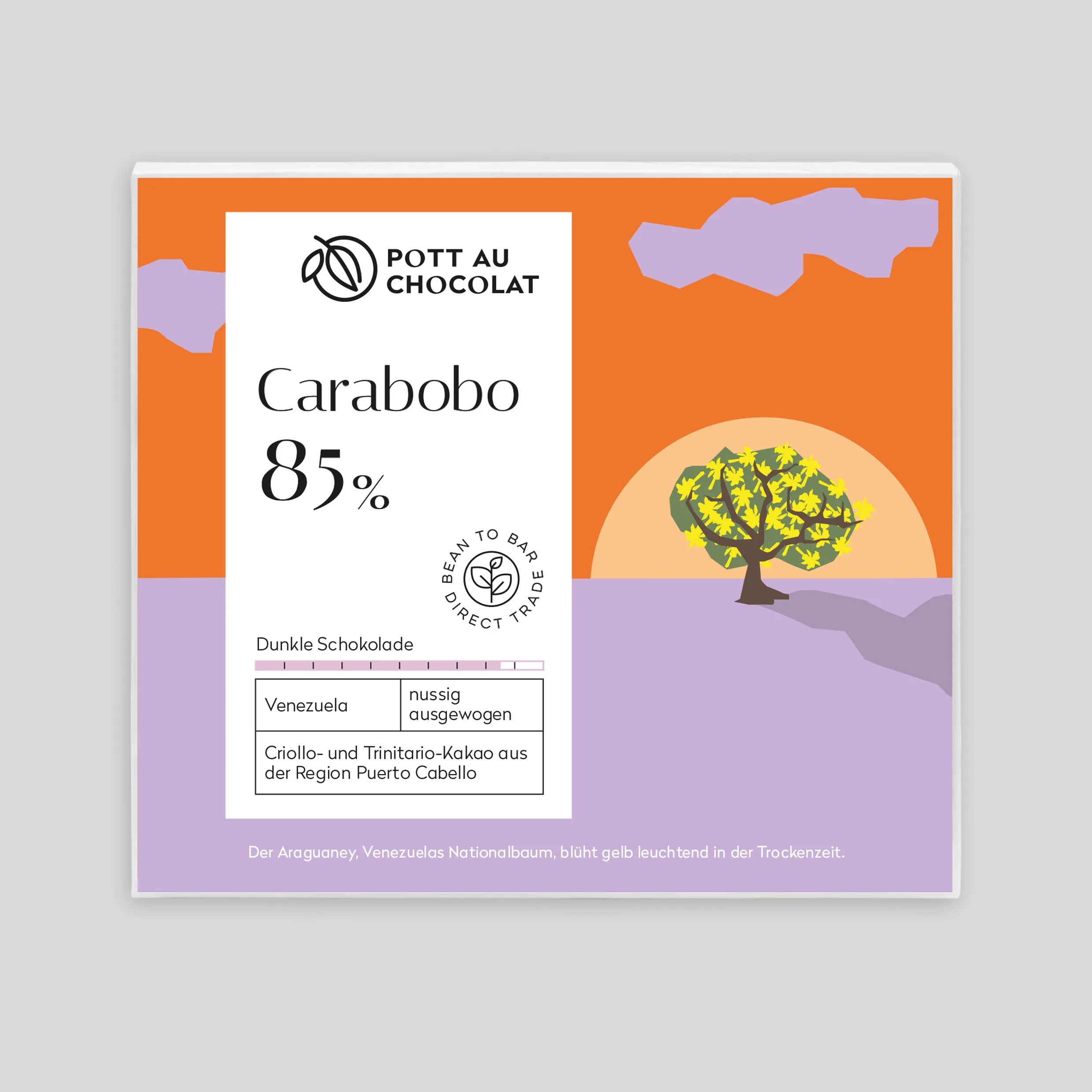 Verpackung einer Schokoladentafel von Pott au Chocolat mit einer Illustration einer flachen Landschaft. Im Fokus steht der Araguaney, Venezuelas Nationalbaum. Farben des Designs: Helllila, Hellorange, Orange, Grün, Gelb