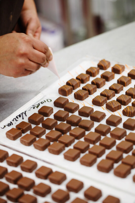 Pott Au Chocolat Produktion Pralinen fillieren 250