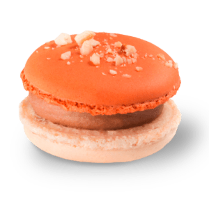 Creme und orange gefärbtes Haselnuss Macaron