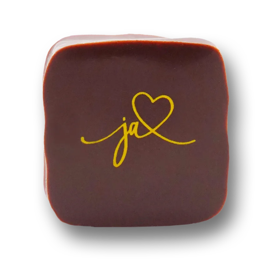 Pott-au-chocolat Hochzeitspraline mit Aufdruck ja und Herz in dunkler Schokolade